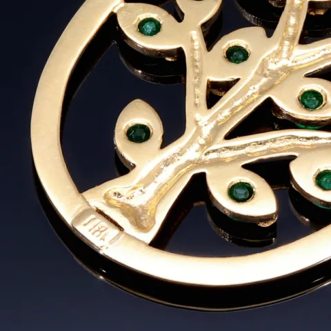 Eindrucksvoller, handgearbeiteter Lebensbaum - Anhänger in 18K / 750 Gold mit 11 leuchtenden, tannengrünen Smaragden