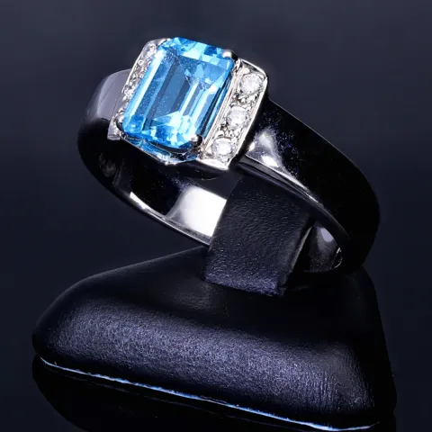 Ring für Damen in 750 18 Karat Weißgold mit 6 Brillanten und einem intensiv türkisen, großen Topas - Stein handgefertigt in Ringgröße 58