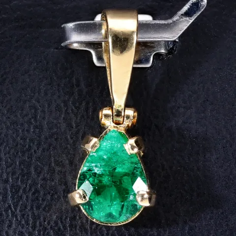 Smaragd - Anhänger - Tannengrüner Smaragdtropfen von hoher Qualität aus Kolumbien von ca. 0,78ct in 18K / 750 Gelbgold gefasst