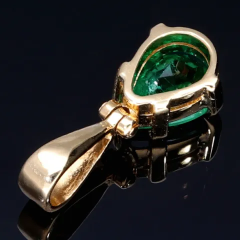 Smaragd - Anhänger - Tannengrüner Smaragdtropfen von hoher Qualität aus Kolumbien von ca. 0,78ct in 18K / 750 Gelbgold gefasst