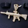 Iced Out - Maschinengewehr aus hochwertigem 585 14K Gold mit Zirkonia bestückt