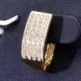 Glänzende Ohrringe mit Zirkoniasteinen und englischem Verschluss aus massivem 585er 14K Gold