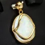Eindrucksvoller Anhänger mit großem, eingefassten Opal-Dublette in hochwertigem 14K / 585 Gold