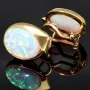 1 Paar Gold Ohrstecker / Ohrringe mit wertigem und praktischen Verschluss in 14K / 585 Gelbgold, mit jeweils einer faszinierenden, in Regenbogenfarben leuchtenden Opal-Dublette bestückt
