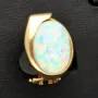 1 Paar Gold Ohrstecker / Ohrringe mit wertigem und praktischen Verschluss in 14K / 585 Gelbgold, mit jeweils einer faszinierenden, in Regenbogenfarben leuchtenden Opal-Dublette bestückt