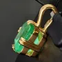Außergewöhnlicher Smaragdanhänger aus 750 (18K) Gold mit einem hell grasgrünen, eindrucksvollen Smaragd (ca. 5,56 Karat)