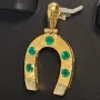 Edler Hufeisen-Anhänger mit 5 leuchtend, grasgrünen Smaragden im Rundschliff (ca. 0,52 ct. gesamt) in 18K 750 Gold gefasst und in aufwendiger Handarbeit hergestellt