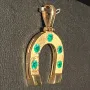 Edler Hufeisen-Anhänger mit 5 leuchtend, grasgrünen Smaragden im Rundschliff (ca. 0,52 ct. gesamt) in 18K 750 Gold gefasst und in aufwendiger Handarbeit hergestellt