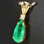 Smaragd-Anhänger - Hell leuchtender Smaragdtropfen mit eindrucksvollen ca. 3,69 ct. und einem Diamanten (ca. 0,1 ct.) in hochwertigem 18K / 750 Gold gefasst