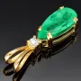 Smaragd-Anhänger - Hell leuchtender Smaragdtropfen mit eindrucksvollen ca. 3,69 ct. und einem Diamanten (ca. 0,1 ct.) in hochwertigem 18K / 750 Gold gefasst