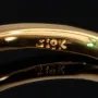 Prächtiger Goldring für Damen mit einem ausgewählten, leuchtend grasgrünen Smaragd in Tropfenform eingefasst in 18K / 750 Gold - hergestellt in Handarbeit - RG ca. 55