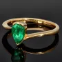 Prächtiger Goldring für Damen mit einem ausgewählten, leuchtend grasgrünen Smaragd in Tropfenform eingefasst in 18K / 750 Gold - hergestellt in Handarbeit - RG ca. 55