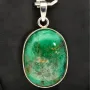 Handgearbeiteter Anhänger mit einem natürlichen, polierten Smaragdgestein (ca. 50,5 ct.) eingefasst in edlem 925 Silber
