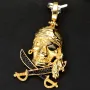 Gold-Anhänger mit Motiv: "Pirat / Totenkopf mit Augenklappe mit gekreuzten Säbeln" in 585er 14K Gelbgold mit schwarzem Zirkoniabesatz