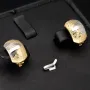 Glänzende Bicolor Ohrringe mit feinem Dekor aus massivem 585 14K Gold (Weißgold und Gelbgold)