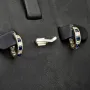 Mini-Creolen aus edlem Gelbgold (585 14K Gold) bestückt mit funkelnden weißen und blauen Zirkoniasteinen