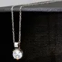 Hochwertig produziertes Schmuckset aus edlem 925er Sterling Silber, bestehend aus einer filigranen Ankerkette und einem Anhänger mit einem größeren in Krappen eingefassten, brillantgeschliffenen Zirkonia (Diamantimitat)