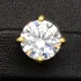 Edle Ohrstecker aus vergoldetem 925er Sterlingsilber mit funkelndem Zirkonia im Brillantschliff (Diamantoptik)