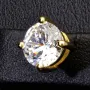 Edle Ohrstecker aus vergoldetem 925er Sterlingsilber mit funkelndem Zirkonia im Brillantschliff (Diamantoptik)