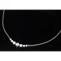 Exquisites Collier aus Sterling Silber 925, rhodiniert und poliert, mit eingearbeitetem Zierelement, bestückt mit größeren, eingefassten Zirkonia (Diamantimitat, Brillantschliff) ca. 44-49 cm Länge verstellbar