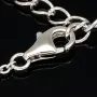 Exquisites Collier aus Sterling Silber 925, rhodiniert und poliert, mit eingearbeitetem Zierelement, bestückt mit größeren, eingefassten Zirkonia (Diamantimitat, Brillantschliff) ca. 44-49 cm Länge verstellbar