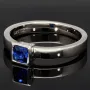 Stilvoller Ring mit saphirblauen prinzessgeschliffenem Stein in Zargenfassung aus Sterling Silber 925 - RG ca. 60