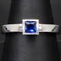 Stilvoller Ring mit saphirblauen prinzessgeschliffenem Stein in Zargenfassung aus Sterling Silber 925 - RG ca. 60
