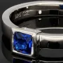 Stilvoller Ring mit saphirblauen prinzessgeschliffenem Stein in Zargenfassung aus Sterling Silber 925 - RG ca. 60