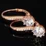 Glänzende Ohrringe aus 925er Silber Rosévergoldet mit funkelnden Zirkonia (Diamant-Imitation-Steine, Brillantschliff)