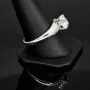 Edler Ring für Damen mit einem hochkarätigen Zirkonia im Brillantschliff (Diamantimitat) und vielen kleinen Zirkonia – 925er Sterling Silber, rhodiniert und poliert - RG ca. 63