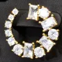 Exklusive Creolen in stilvollem Design aus vergoldetem 925 Sterling Silber mit 26 leuchtenden Zirkonia (im Schliffmix, Brillantschliff und Baguetteschliff)
