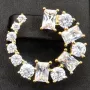 Exklusive Creolen in stilvollem Design aus vergoldetem 925 Sterling Silber mit 26 leuchtenden Zirkonia (im Schliffmix, Brillantschliff und Baguetteschliff)