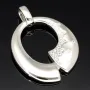 Glänzender Anhänger aus 925er Sterling Silber, rhodiniert und poliert, besetzt mit kleinen funkelnden Zirkonia-Steinen (Diamantimitate im Brillantschliff)