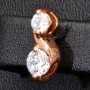 Ohrstecker mit stylischem Design aus rosévergoldetem 925er Sterlingsilber mit strahlendem Zirkonia (Diamantimitat, Brillantschliff)
