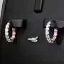Trendige Creolen / Ohrringe aus 925er Silber, rhodiniert und hochglanzpoliert, veredelt mit weißen und rosa Zirkonia-Steinen im Brillantschliff (Diamantimitationen)