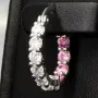 Trendige Creolen / Ohrringe aus 925er Silber, rhodiniert und hochglanzpoliert, veredelt mit weißen und rosa Zirkonia-Steinen im Brillantschliff (Diamantimitationen)