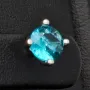 Exquisite Ohrstecker aus 925 Sterling Silber bestückt mit 2 größeren, leuchtenden blauen Zirkoniasteinen (Diamantimitationen) in Krappen gefasst