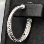Glänzende Creolen / Ohrringe aus 925 Silber, rhodiniert und poliert, besetzt mit vielen, kleinen funkelnden Zirkonia-Steinen im Brillantschliff