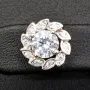 Fein gearbeitete Blumen-Ohrstecker aus 925er Silber mit funkelnden Zirkonia – filigran gearbeitet und stilvoll in Krappen gefasst