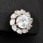 Fein gearbeitete Blumen-Ohrstecker aus 925er Silber mit funkelnden Zirkonia – filigran gearbeitet und stilvoll in Krappen gefasst