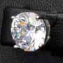 Glänzende Ohrstecker aus rhodiniertem 925er Sterling Silber, besetzt mit funkelnden Zirkonia (Diamantimitation) im Brillantschliff