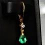 Exquisite Ohrhänger / Ohrringe mit 2 Smaragdtropfen (ca. 0,94 ct.) mit eingefassten Diamanten ( ca. 0,06 ct.) und Klappbrisuren in 18K / 750 Gold gefasst - in Handarbeit hergestellt