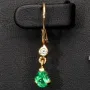 Exquisite Ohrhänger / Ohrringe mit 2 Smaragdtropfen (ca. 0,94 ct.) mit eingefassten Diamanten ( ca. 0,06 ct.) und Klappbrisuren in 18K / 750 Gold gefasst - in Handarbeit hergestellt