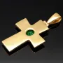 Kreuz-Anhänger mit eingefassten, funkelnden, tannengrünen Smaragd im Ovalchliff (ca. 0,4 ct.) in hochwertigem Gold (750 18K Gelbgold) - Handgefertigt