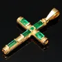 Handgearbeiteter kolumbianischer Kreuzanhänger mit 6 funkelnden, leuchtend grünen, eingefassten Smaragden. Modern und zugleich zeitlos. (750er 18K Gold)