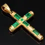 Handgearbeiteter kolumbianischer Kreuzanhänger mit 6 funkelnden, leuchtend grünen, eingefassten Smaragden. Modern und zugleich zeitlos. (750er 18K Gold)