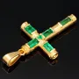 Handgearbeiteter kolumbianischer Kreuzanhänger mit 6 funkelnden, leuchtend grünen, eingefassten Smaragden. Modern und zugleich zeitlos. (750er 18K Gold)