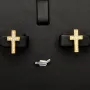 Exquisite Kreuz-Ohrstecker aus 585er (14K) Gold mit funkelnden Zirkonia