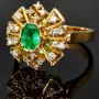 Exklusiver Ring für Damen aus massivem 18K / 750 Gold (Gelbgold) mit einem edlen, tannengrünen 0,4 ct. großen Smaragd und 20 Diamanten ( gesamt ca. 0,36 ct.)