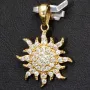 Funkelnder Anhänger aus 585 / 14 Karat Gold mit dem Motiv der Sonne, besetzt mit feinen Zirkonia
